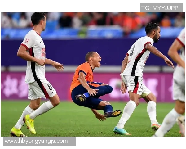 当足球裁判遇到超级球星场上判罚的尺度与公正性探讨